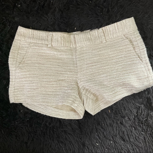“BANANA REPUBLIC” Off White WITH Gold Thread Tweed Shorts. - Picture 2 of 16